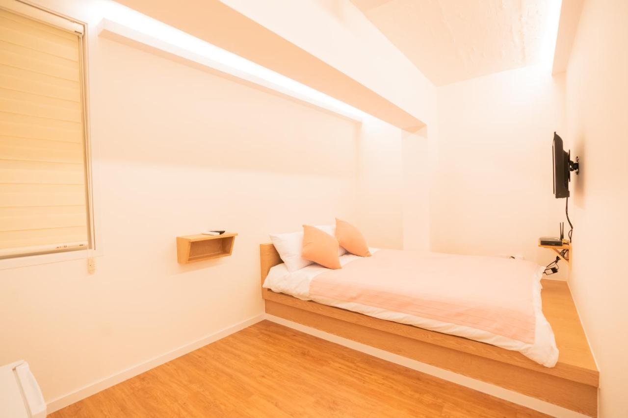 Huayuanhouse Hq In Hongdae Hotel Сеул Екстериор снимка