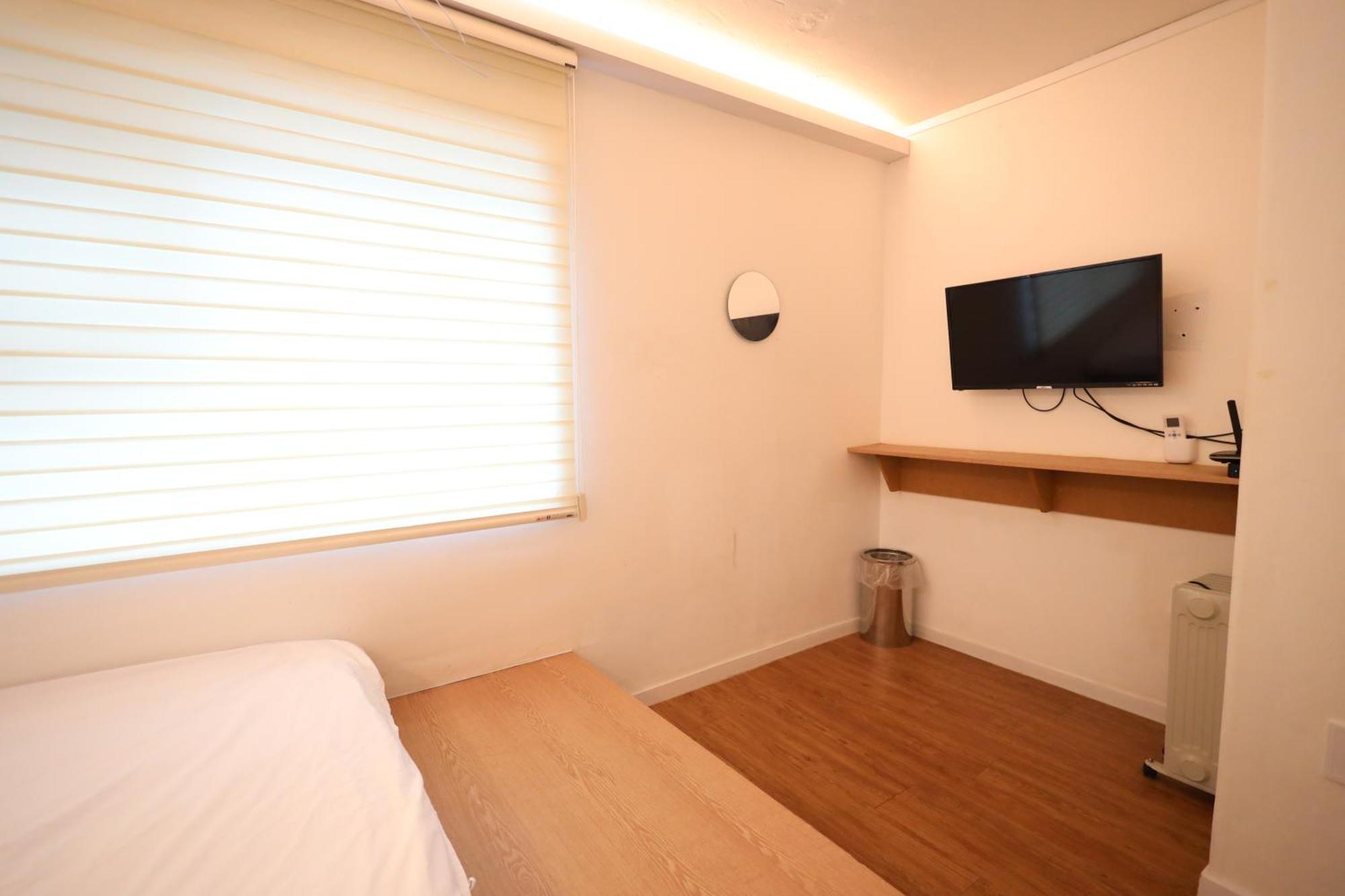 Huayuanhouse Hq In Hongdae Hotel Сеул Екстериор снимка