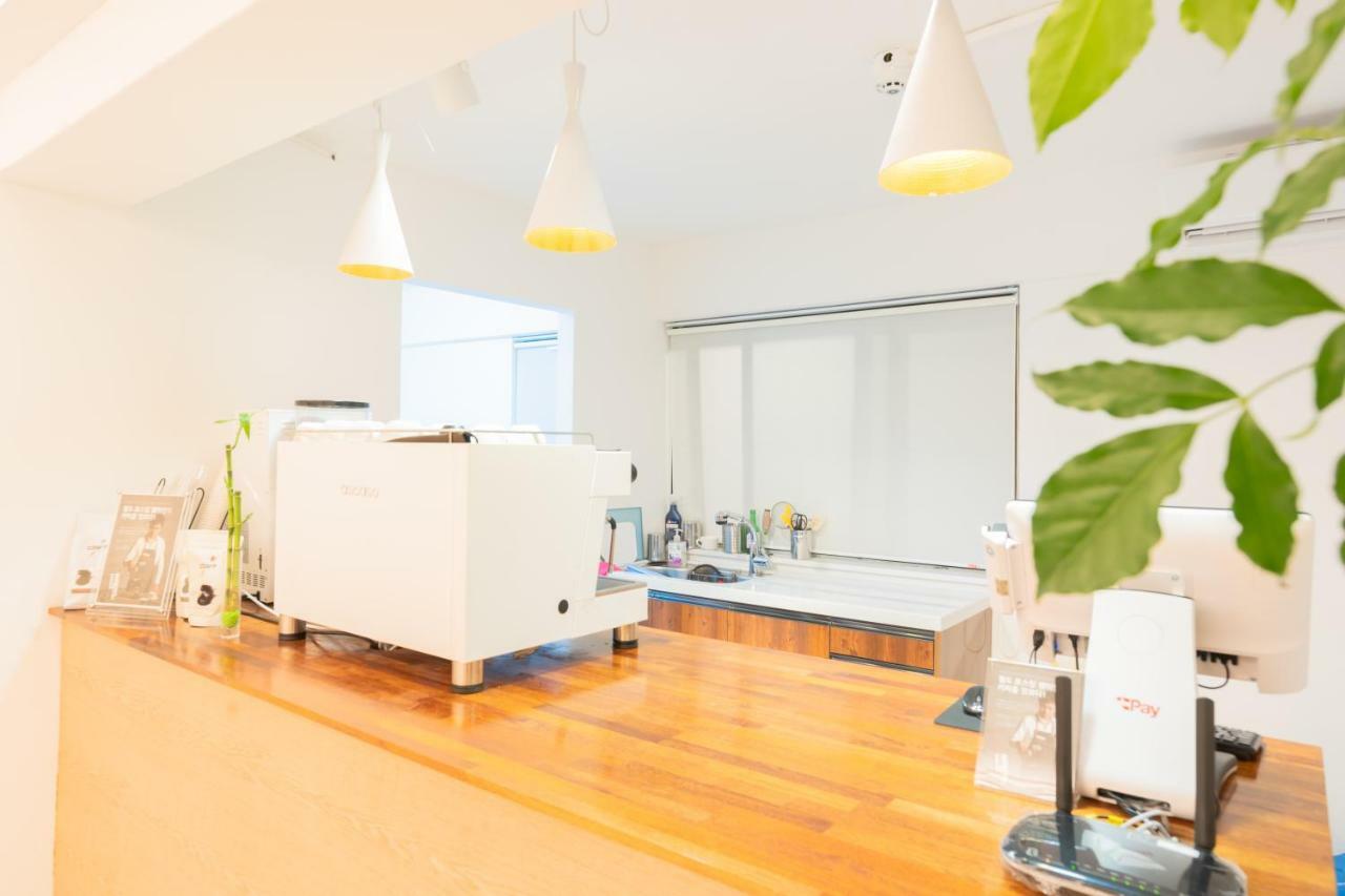 Huayuanhouse Hq In Hongdae Hotel Сеул Екстериор снимка